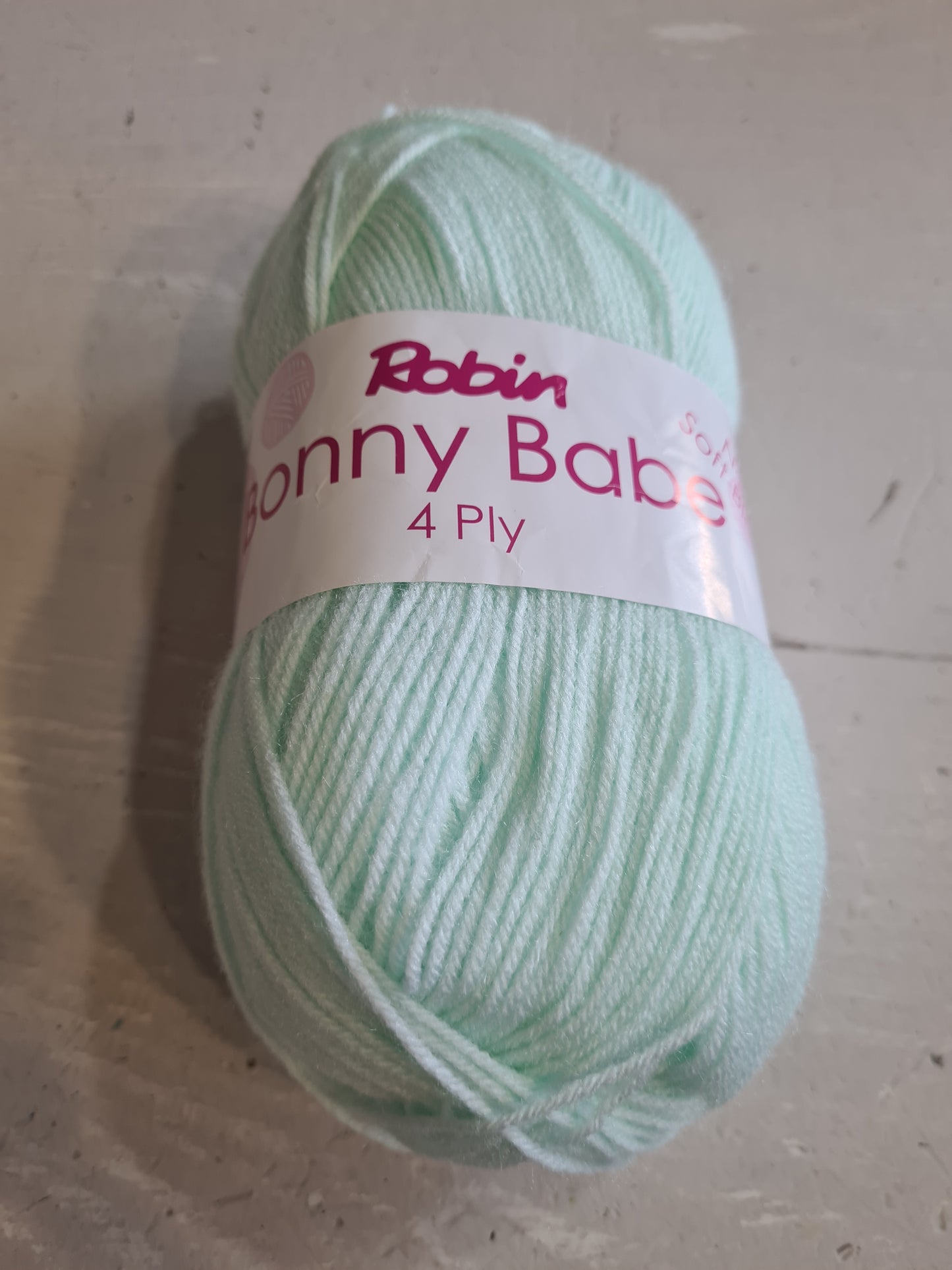 Robin Bonny Babe 4 ply acrylic 100g